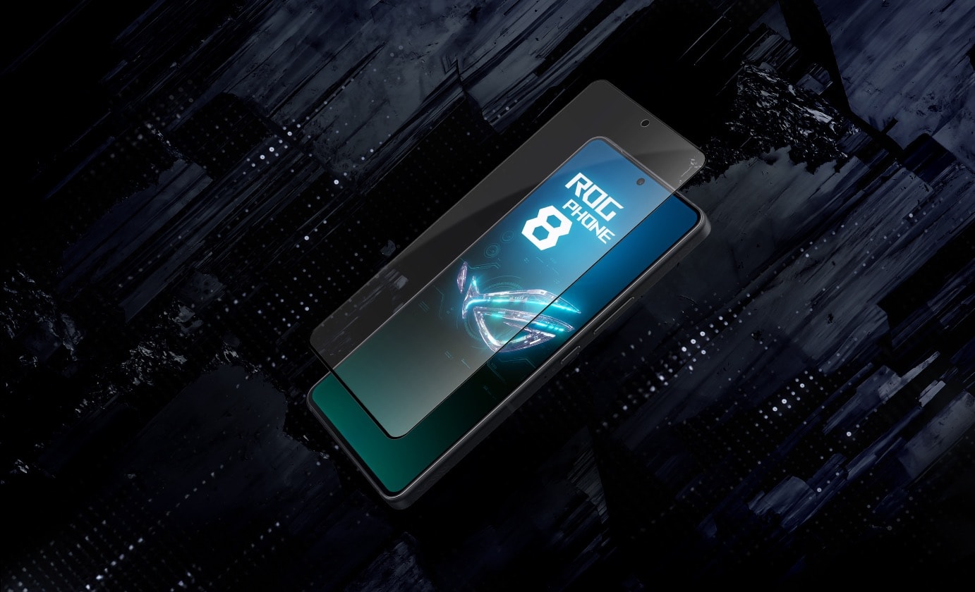De ROG antibacteriële glazen screenprotector met de ROG Phone 8 telefoon tegen een zwarte achtergrond met elektronische steentextuur.