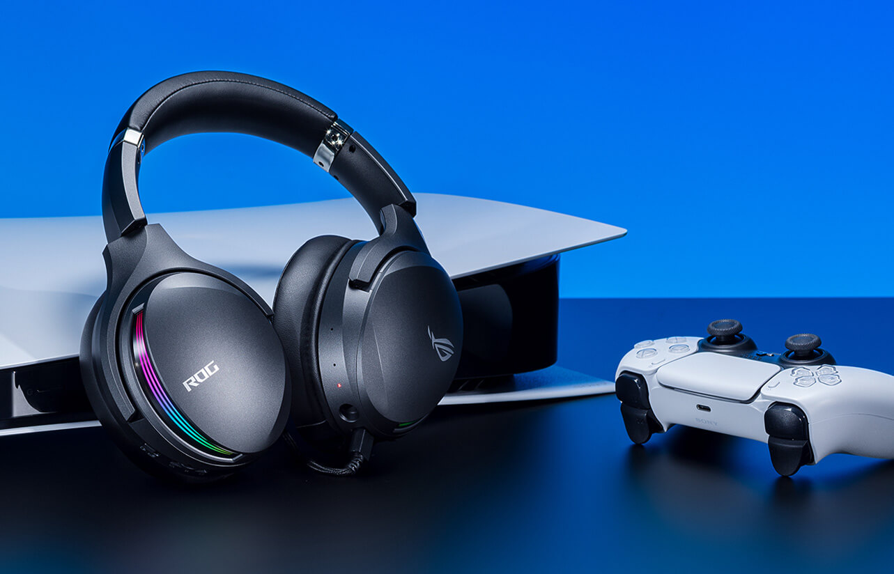 The picture shows multi-platform compatibility of ROG Fusion II 500 with PlayStation® 5.